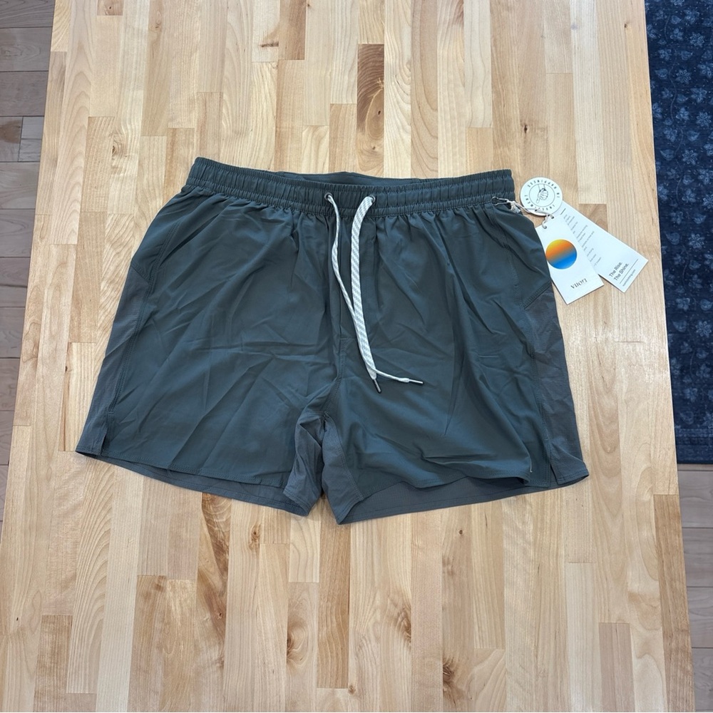 Vuori Course Run Shorts Dusty Pine Men XL Performance 5” Stretch Lined Solid Gym